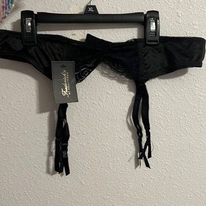 NWT Fredrick’s of Hollywood Black Lace/Satin Garter Belt Lingerie Size S/M